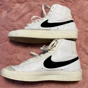 Mens Nike Blazer ‘77 Vintage White and Black Sneakers size 8.5(women’s 10)